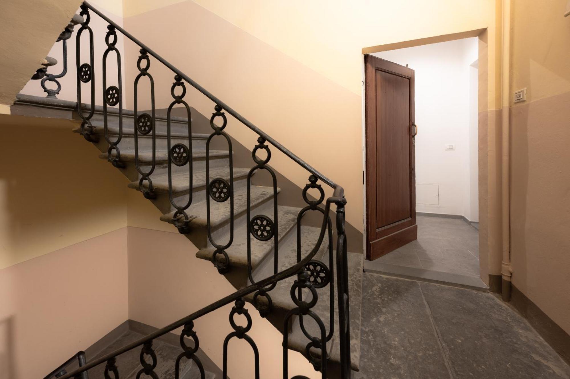 Florence Charming Apartments: Chic Renovated Stay Near Tram Leopolda Exterior photo
