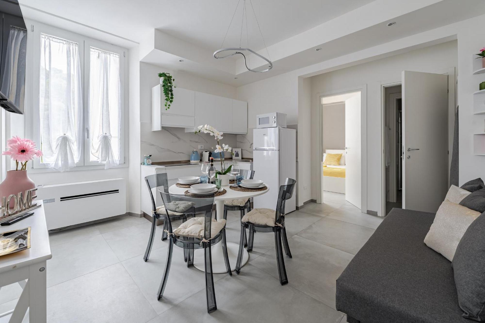 Florence Charming Apartments: Chic Renovated Stay Near Tram Leopolda Exterior photo